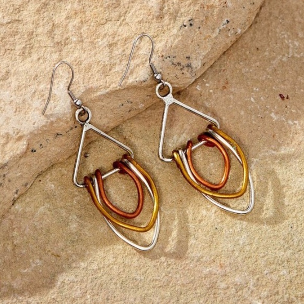 Tri-tone hanging earrings